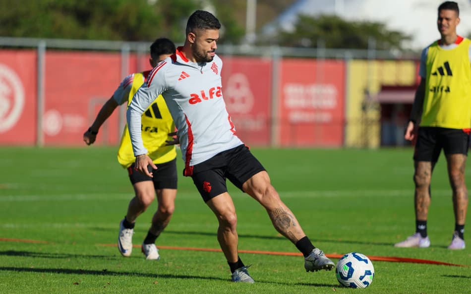 Bruno Tabata, meia do Internacional