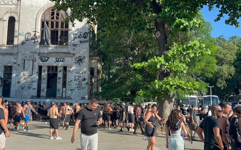 Torcida do Corinthians nos arredores do Maracanã antes da final da Copa do Brasil (Foto: Ulisses Lopresti/Lance!)
