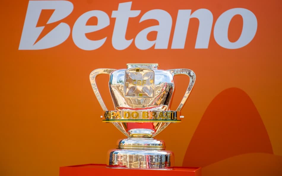 Troféu da Copa do Brasil (Foto: Daniel Ramalho/Betano)