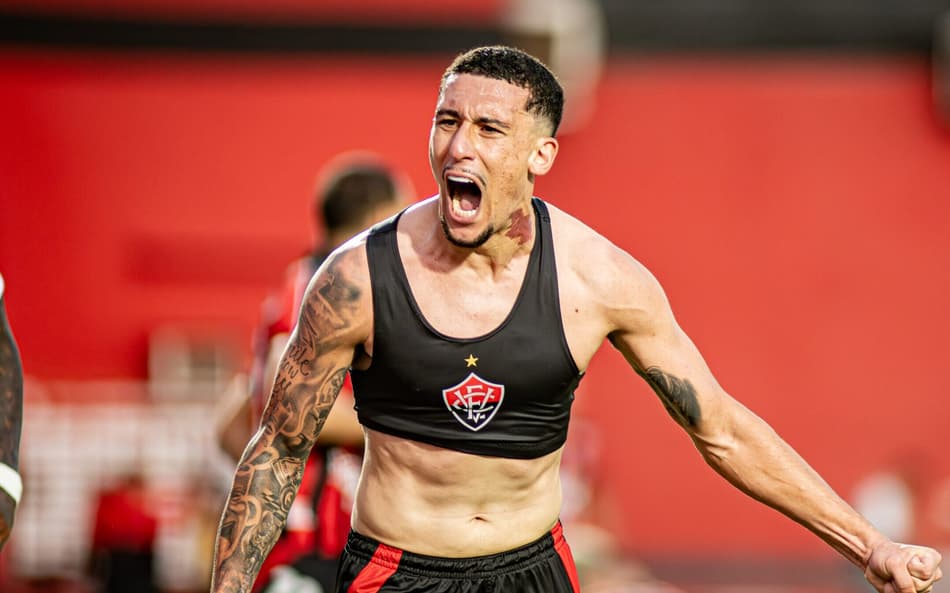 Vitória anuncia compra do volante Baralhas, ex-Internacional