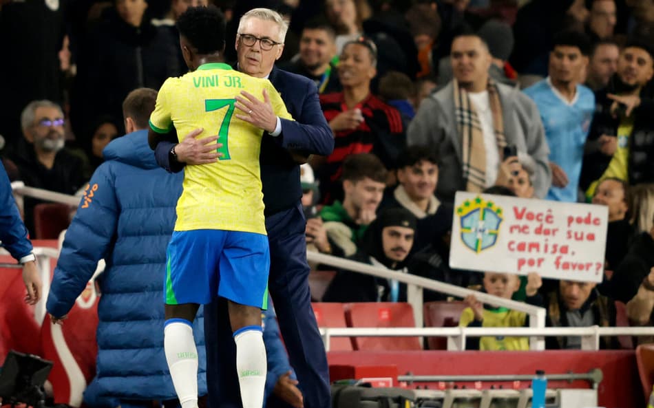 Vini Jr e Carlo Ancelotti em Brasil x Senegal