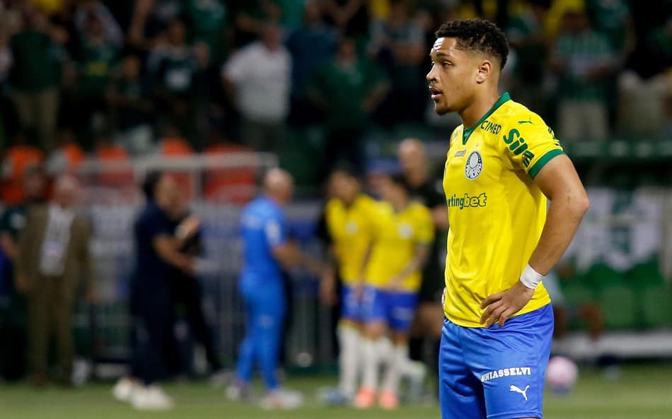 Vitor Roque, jogador do Palmeiras, durante partida contra o time do Cruzeiro