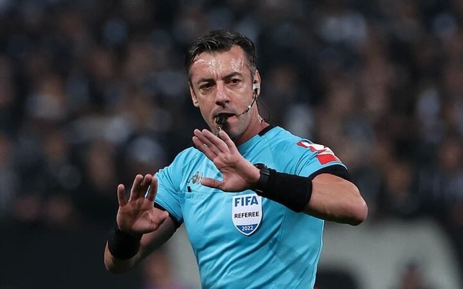 Raphael Claus apita Vasco x Fluminense (Foto: Cesar Greco/Palmeiras)