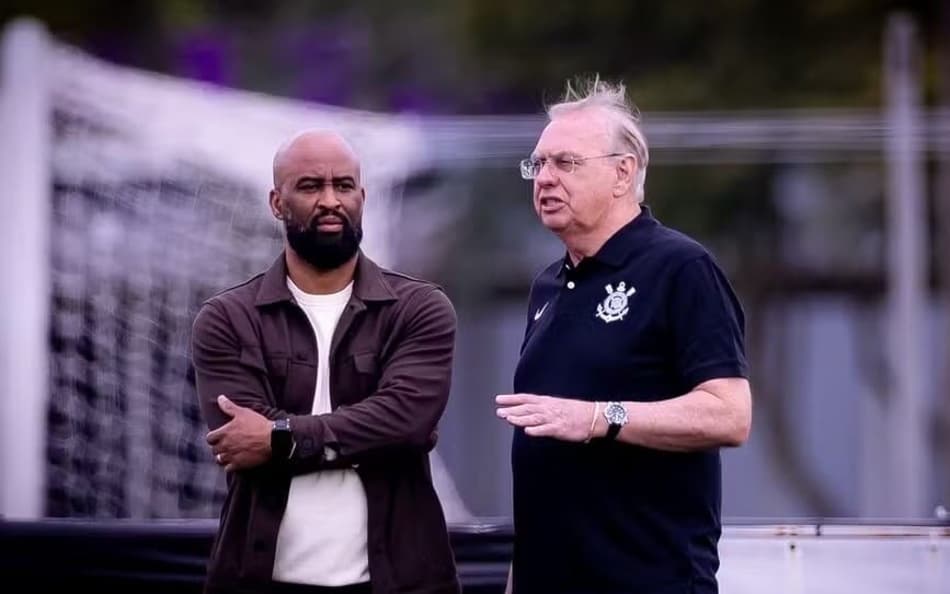 Osmar Stabile ao lado de Fabinho Soldado (Foto: Rodrigo Coca/ Agência Corinthians)