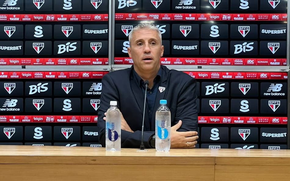 Coletiva de Hernán Crespo após São Paulo e RB Bragantino, na Vila Belmiro