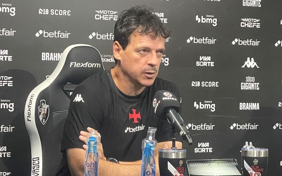 Fernando Diniz, técnico do Vasco, em entrevista coletiva (Foto: Pedro Cobalea/Lance!)