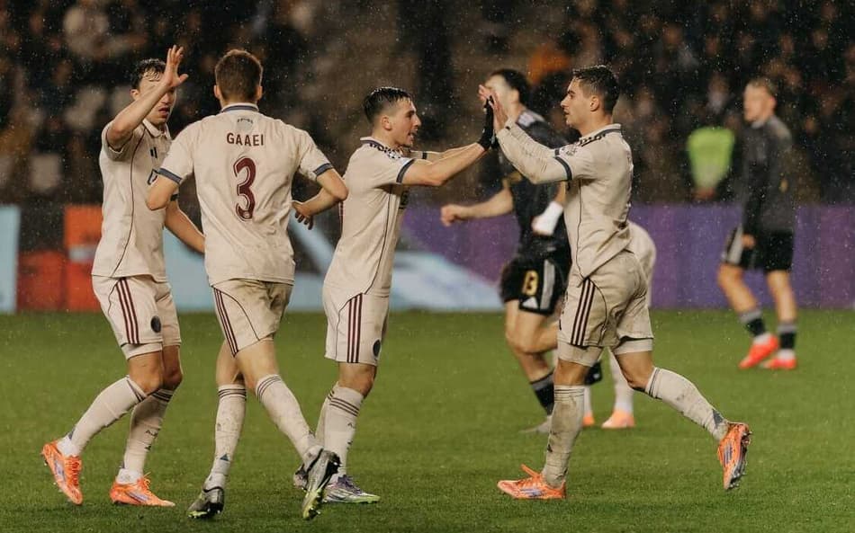 Ajax conquistou a primeira vitória na competição (Foto: Divulgação)