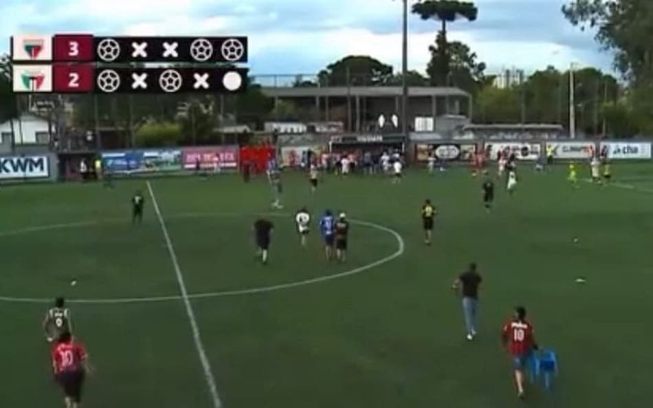 Torneio amador tem confusão generalizada, e ex-Corinthians é agredido por torcedores