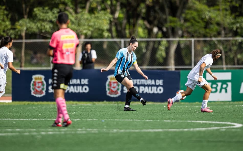 Carol Quaresma, zagueira do Grêmio, durante semifinal da Copinha contra o Grêmio. (Foto: Foto: Jhony Inacio/Ag. Paulistão)