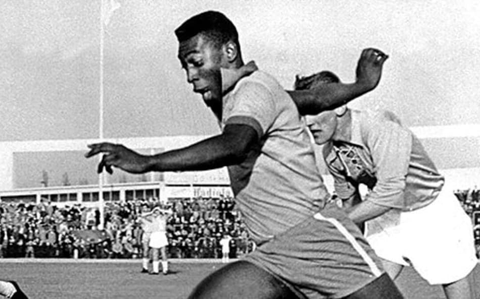 Jogadores com mais gols de falta em Copas