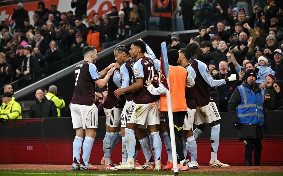 O Aston Villa ocupa a terceira colocação da Premier League (Foto: Ben STANSALL / AFP)