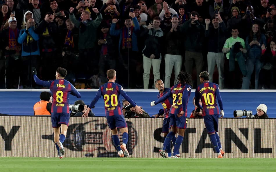 Com gol de Raphinha, o Barcelona venceu o Atlético de Madrid por 2 a 1, por La Liga (Foto: Lluis GENE / AFP)