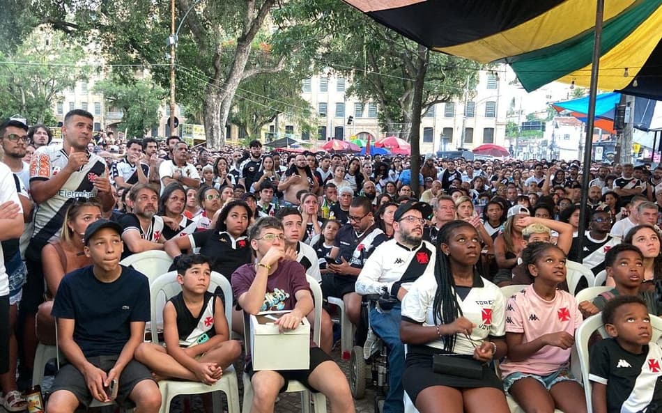 Torcedores do Vasco acompanham a final da Copa do Brasil contra o Corinthians (Foto: Pedro Brandão/ Lance!)