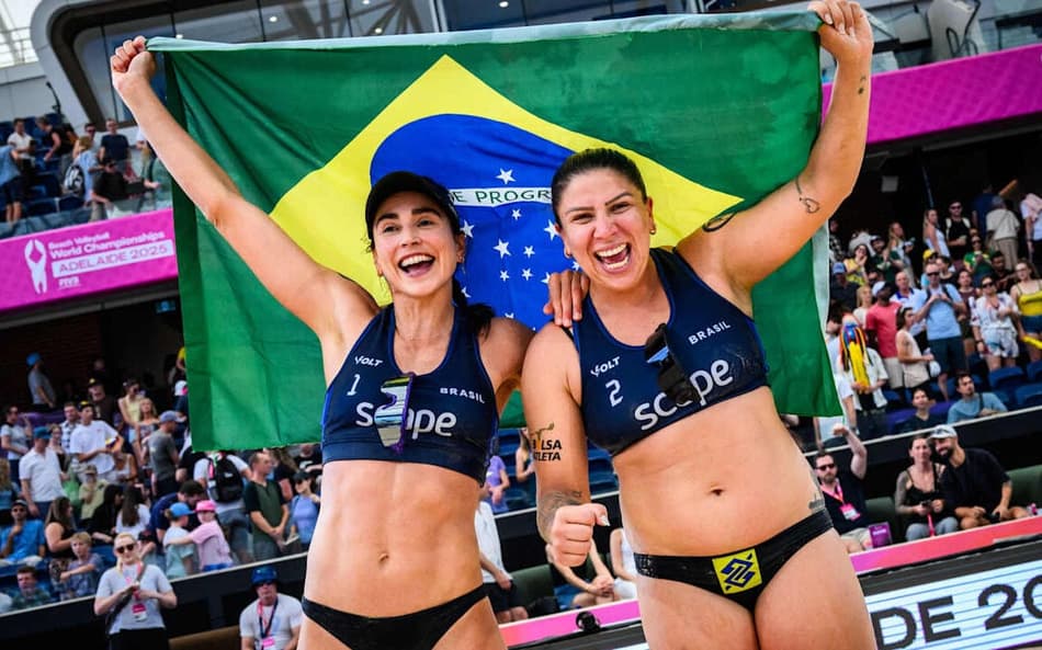 Carol e Rebecca conquistam o bronze no Mundial de Vôlei de Praia 2025 (Foto: Volleyball World)
