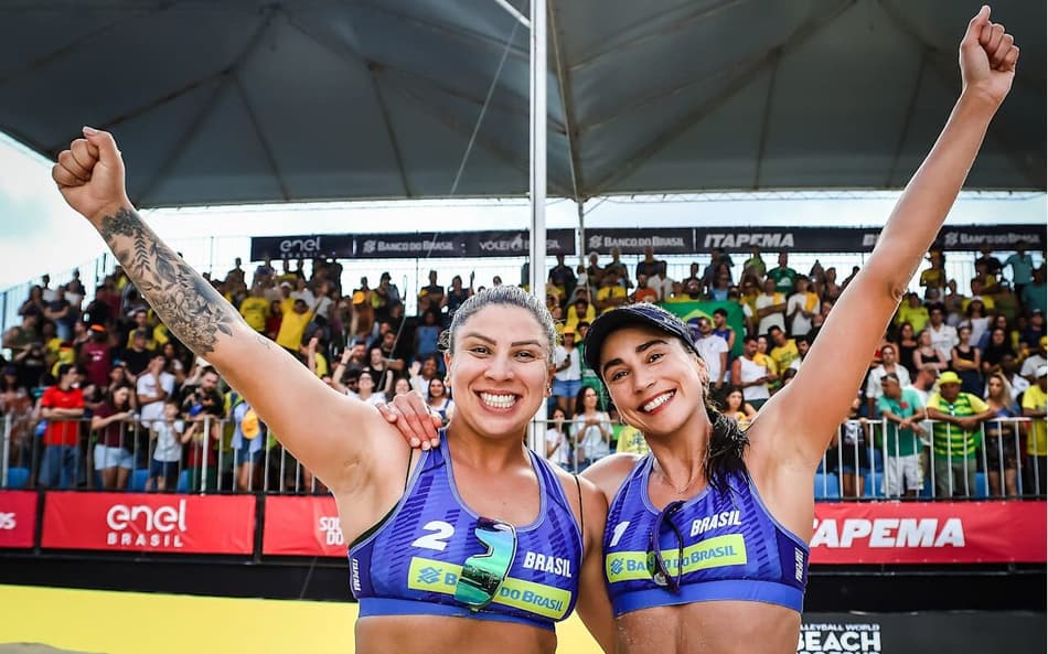 Carol Solberg e Rebecca venceram etapa do Mundial de Itapema (Foto: Volleyball World)