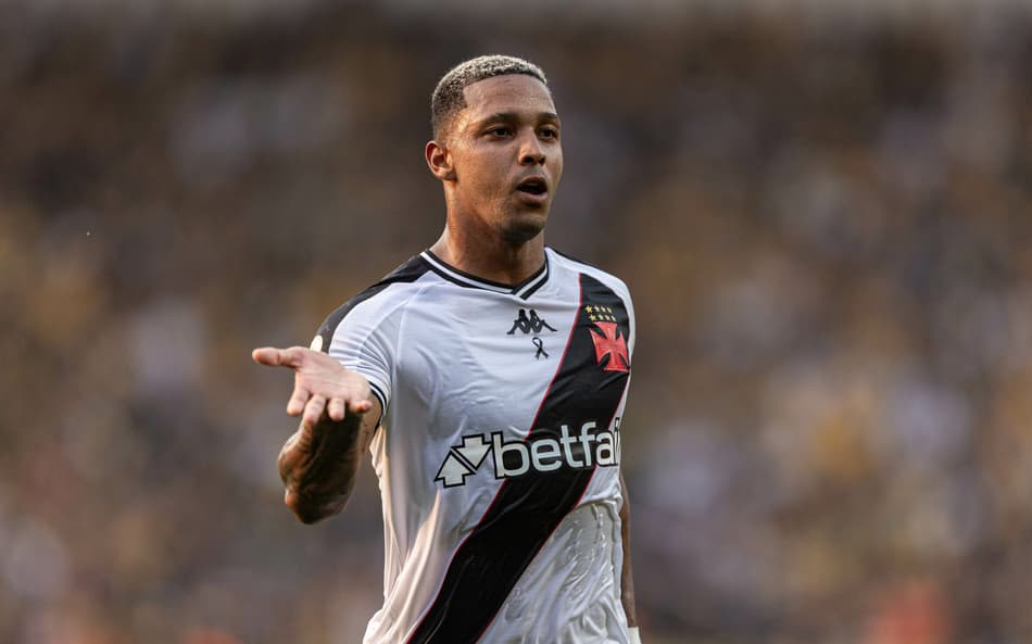 Vitória tenta 'repatriar' David, atacante do Vasco; saiba detalhes