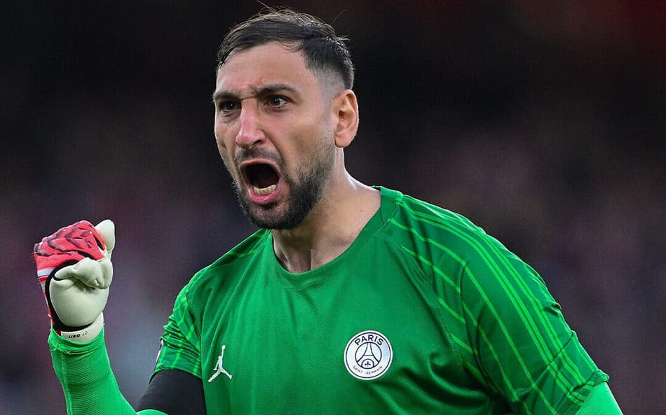 Gianluigi Donnarumma em ação no jogo entre Arsenal e PSG pela Champions League
