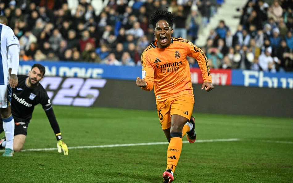 Endrick comemora gol pelo Real Madrid (Foto: Javier Soriano/AFP)