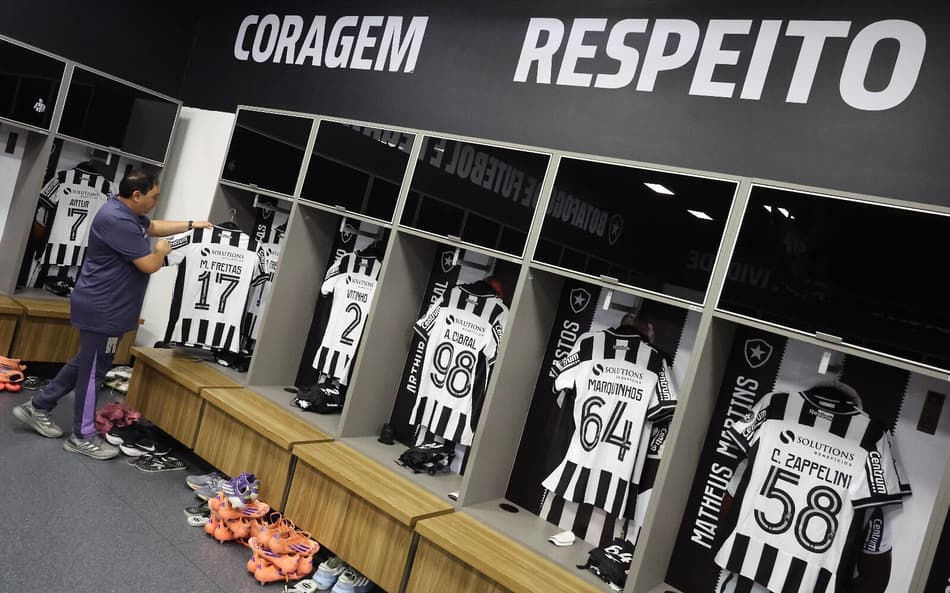 Botafogo divulga escalação com Barboza no banco diante do Fortaleza