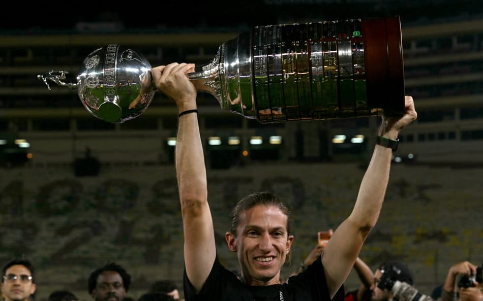 Jornalista dispara e crava futuro de Filipe Luís contra o Cruz Azul: 'Baile'