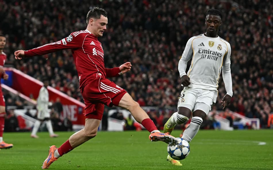 Florian Wirtz em ação pelo Liverpool (Foto: Paul ELLIS / AFP)