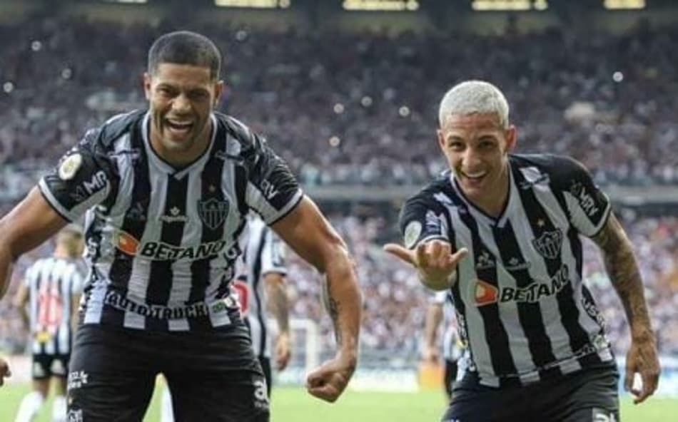 Hulk e Arana em ação pelo Atlético-MG (Foto: Pedro Souza / Atlético-MG)