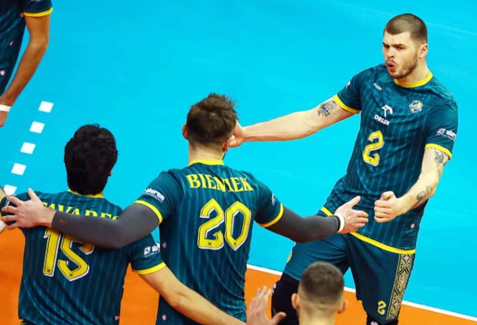 Jogador do Zawiercie comemora ponto na vitória sobre o Praia Clube no Mundial (Divulgação)