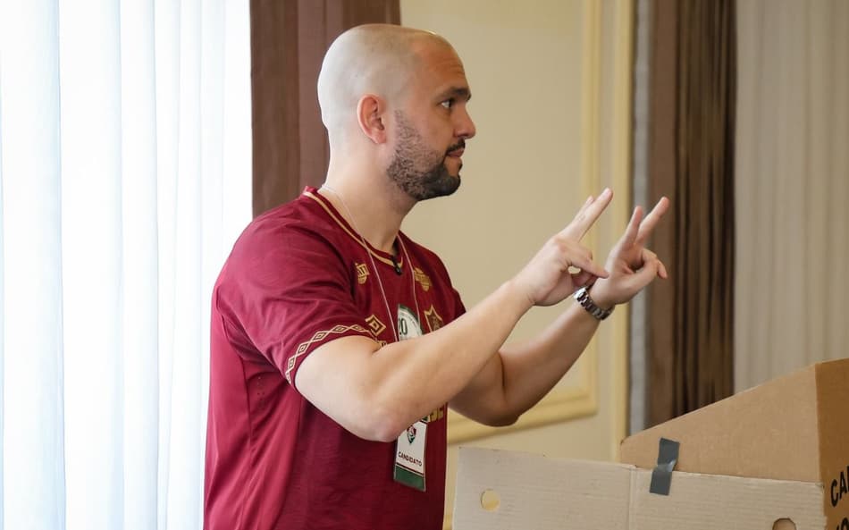 Mattheus Montenegro votou no início da manhã na sede do Fluminense (Foto: Divulgação)