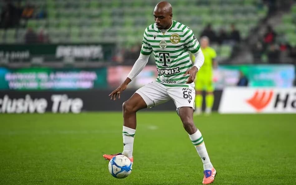 Júlio Romão, do Ferencváros, negocia com o Botafogo (Foto: Divulgação;Ferencváros)