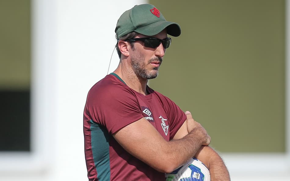 Zubeldía no treino do Fluminense após a derrota para o Vasco (Foto: Marcelo Gonçalves/ Fluminense FC)