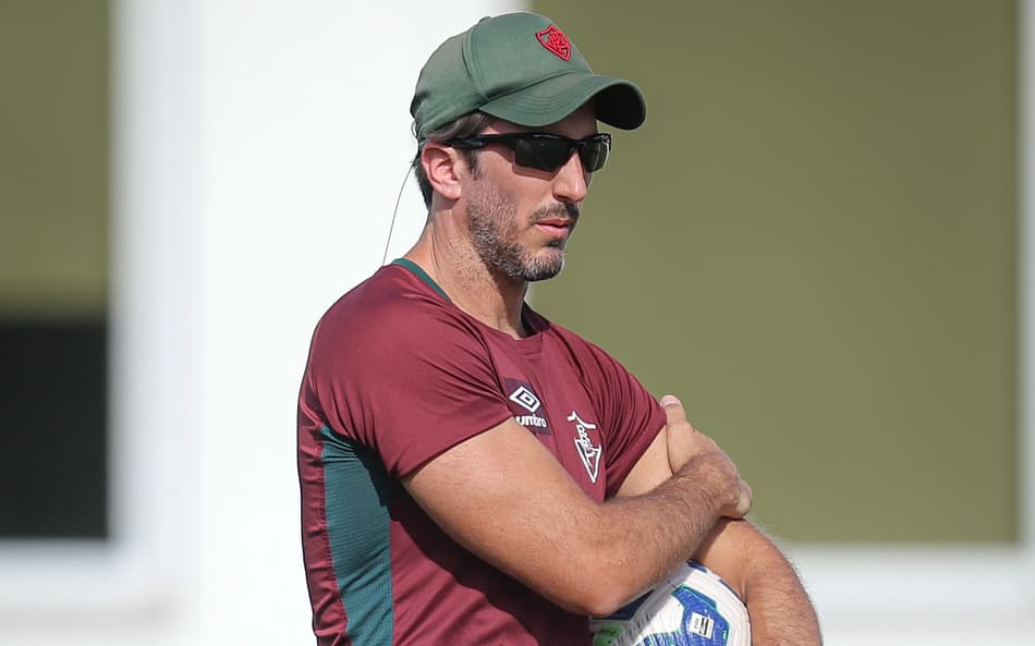 Zubeldía no treino do Fluminense após a derrota para o Vasco (Foto: Marcelo Gonçalves/ Fluminense FC)