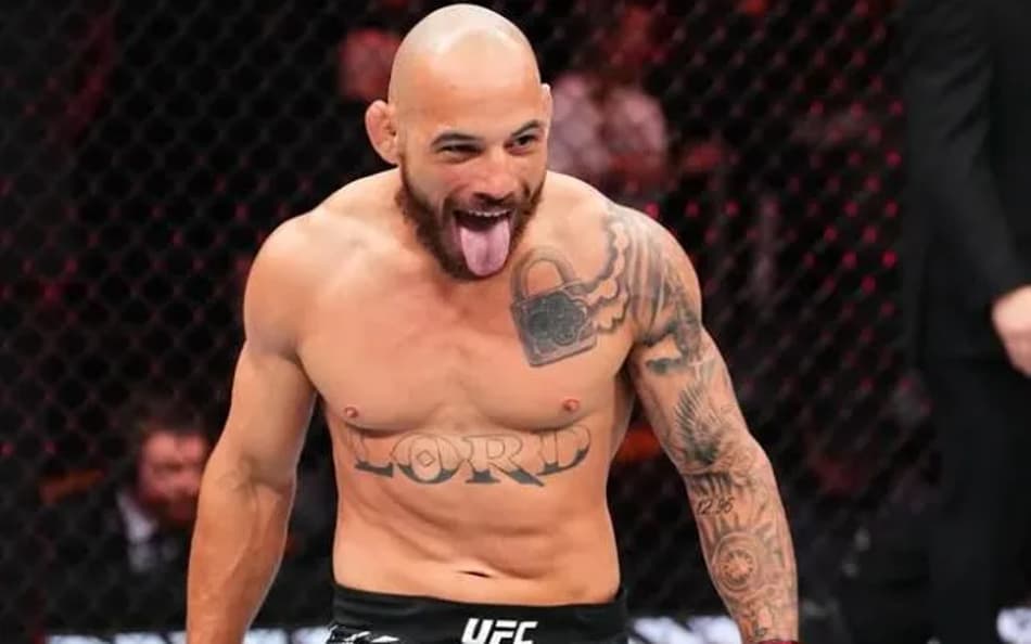 Jean Silva (foto) pega Diego Lopes no UFC Noche (Foto: Reprodução UFC)