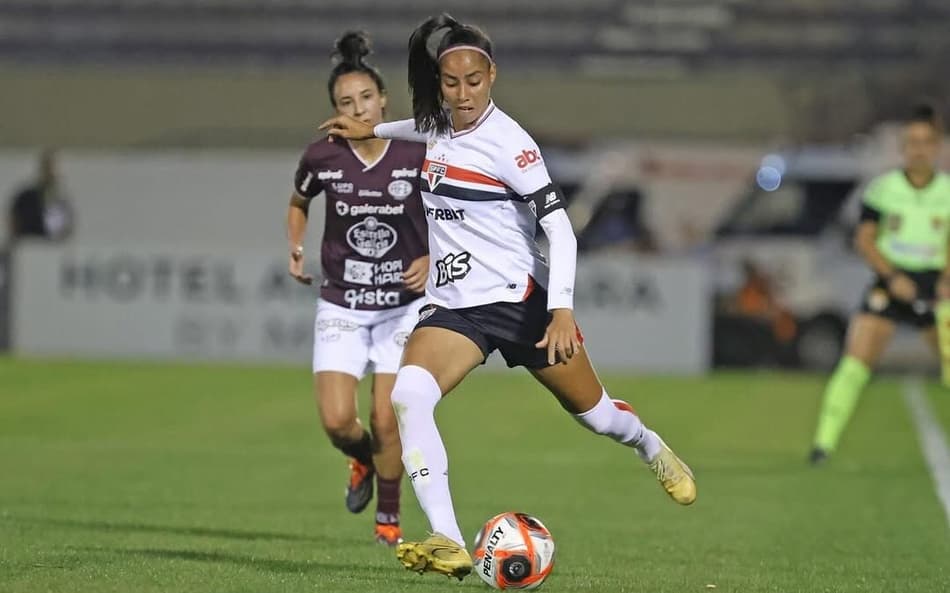 Jeh Soares, lateral do São Paulo feminino. (Foto: reprodução/redes sociais)
