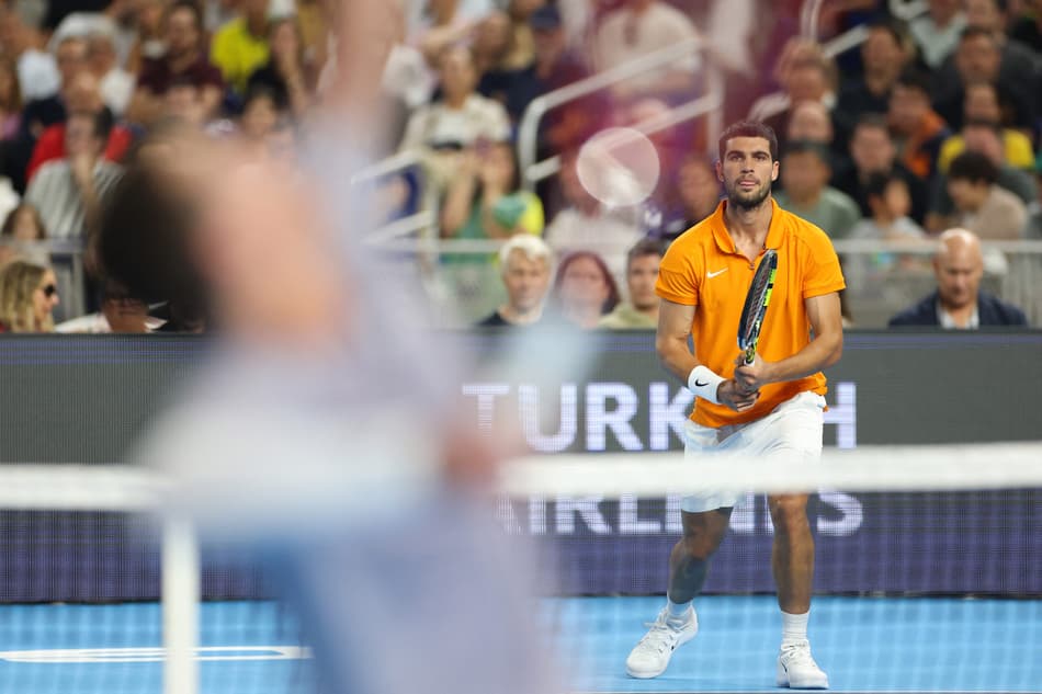 MIAMI, FLORIDA - DECEMBER 08: Carlos Alcaraz of Spain looks on against Joao Fonseca of Brazil during the Miami Invitational at loanDepot park on December 08, 2025 in Miami, Florida. Tomas Diniz Santos/Getty Images/AFP (Photo by Tomas Diniz Santos / GETTY IMAGES NORTH AMERICA / Getty Images via AFP)