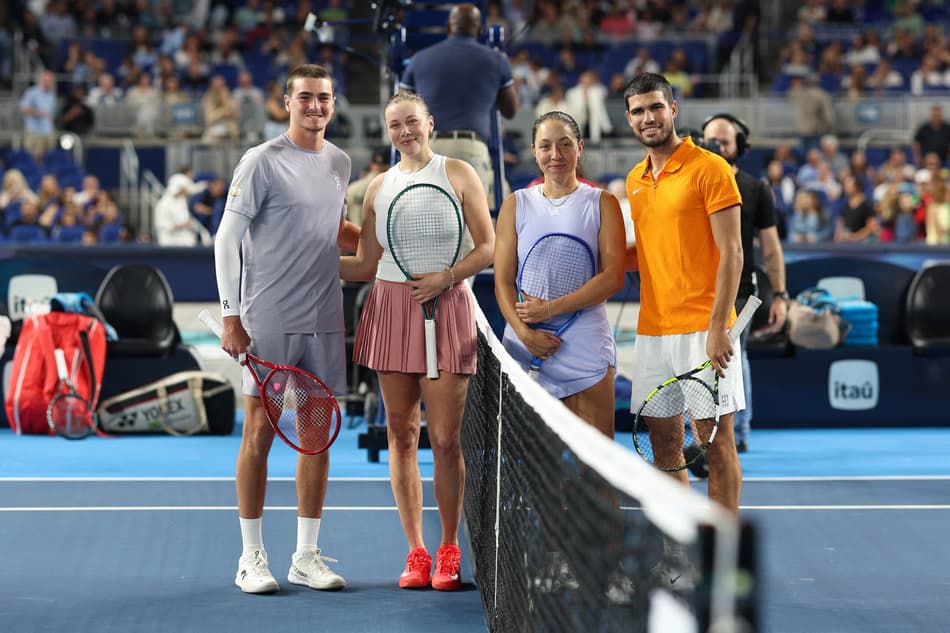 MIAMI, FLORIDA - DECEMBER 08: Joao Fonseca of Brazil, Amanda Anisimova and Jessica Pegula of the United States and Carlos Alcaraz of Spain look on before their doubles match during the Miami Invitational at loanDepot park on December 08, 2025 in Miami, Florida. Tomas Diniz Santos/Getty Images/AFP (Photo by Tomas Diniz Santos / GETTY IMAGES NORTH AMERICA / Getty Images via AFP)