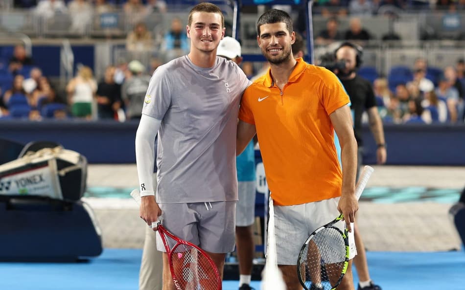 João Fonseca x Alcaraz em Miami (Photo by Tomas Diniz Santos / GETTY IMAGES NORTH AMERICA / Getty Images via AFP)