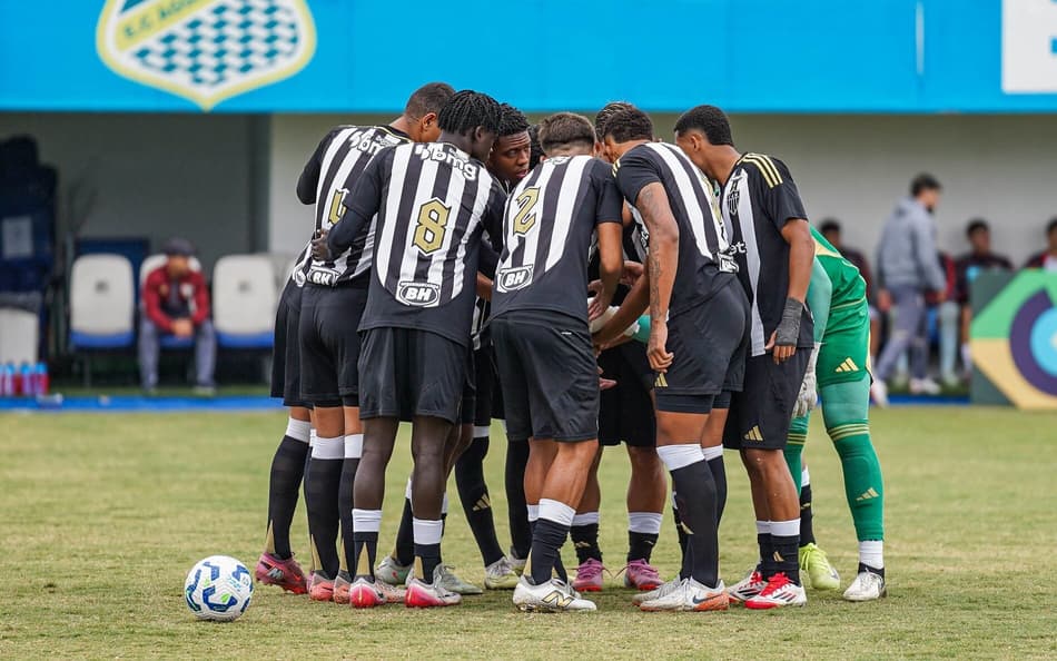 Jogadores da base do Atlético (Foto: Fábio Pinel / Atlético)