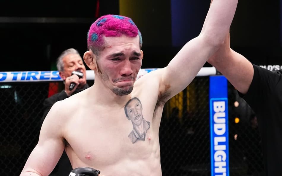 Web reage a nocaute avassalador de brasileiro no UFC: 'Que chutaço!'