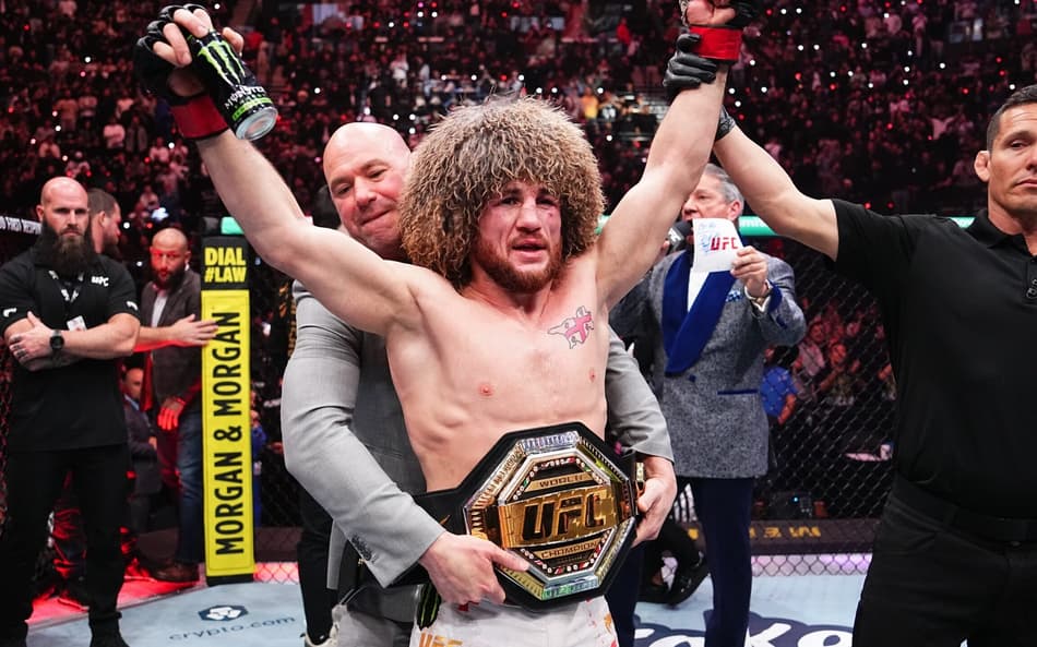 Merab Dvalishvili comemorando cinturão do UFC (Foro: Reprodução/X/UFC)