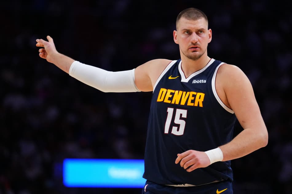 Nikola Jokic em jogo entre Denver Nuggets e Miami Heat na NBA (Foto: Rich Storry/Getty Images/AFP)