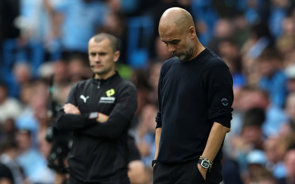 Pep Guardiola lamenta derrota do Manchester City para o Tottenham na Premier League (Foto: Darren Staples / AFP)