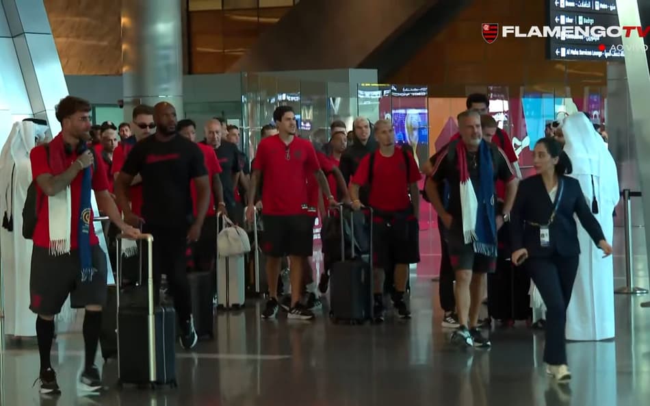 Flamengo chega ao Catar para disputa da Copa Intercontinental. (Foto: Reprodução/Flamengo TV)