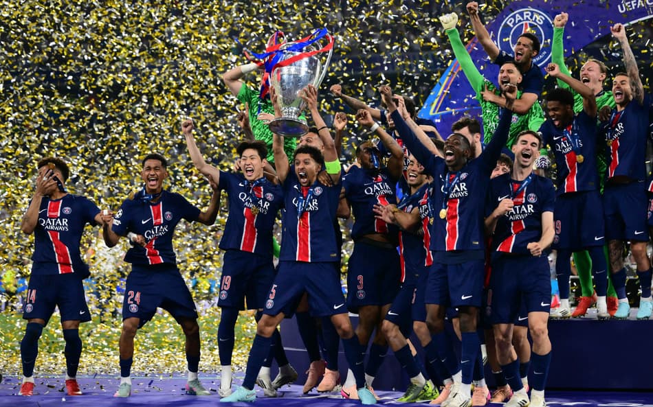 Jogadores do PSG comemoram título da Champions League