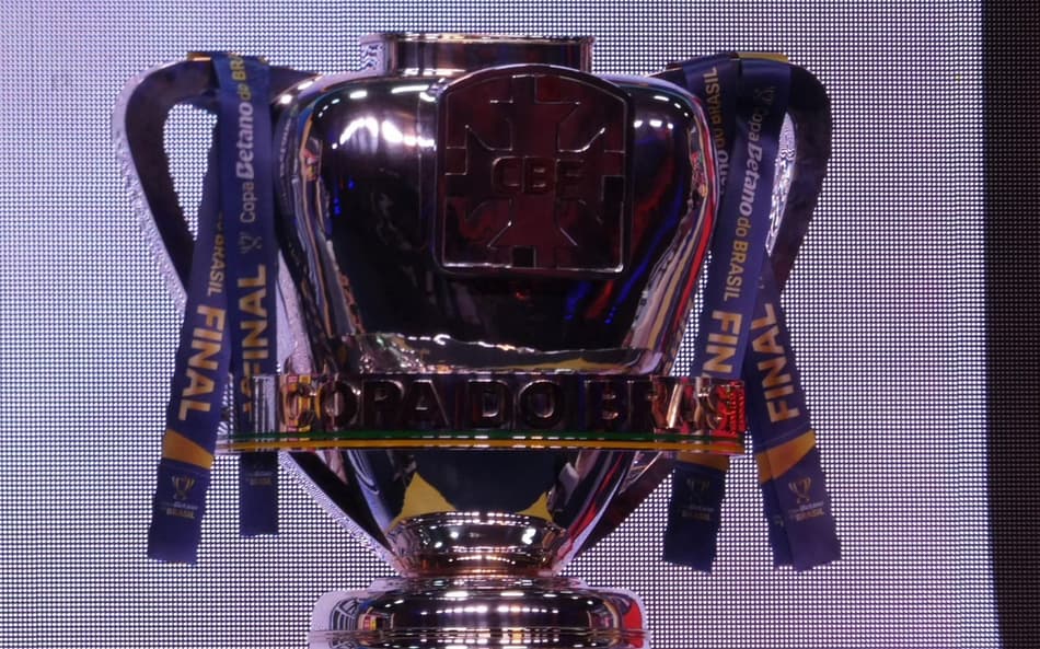 Taça da Copa do Brasil (Foto: Lucas Bayer/Lance!)
