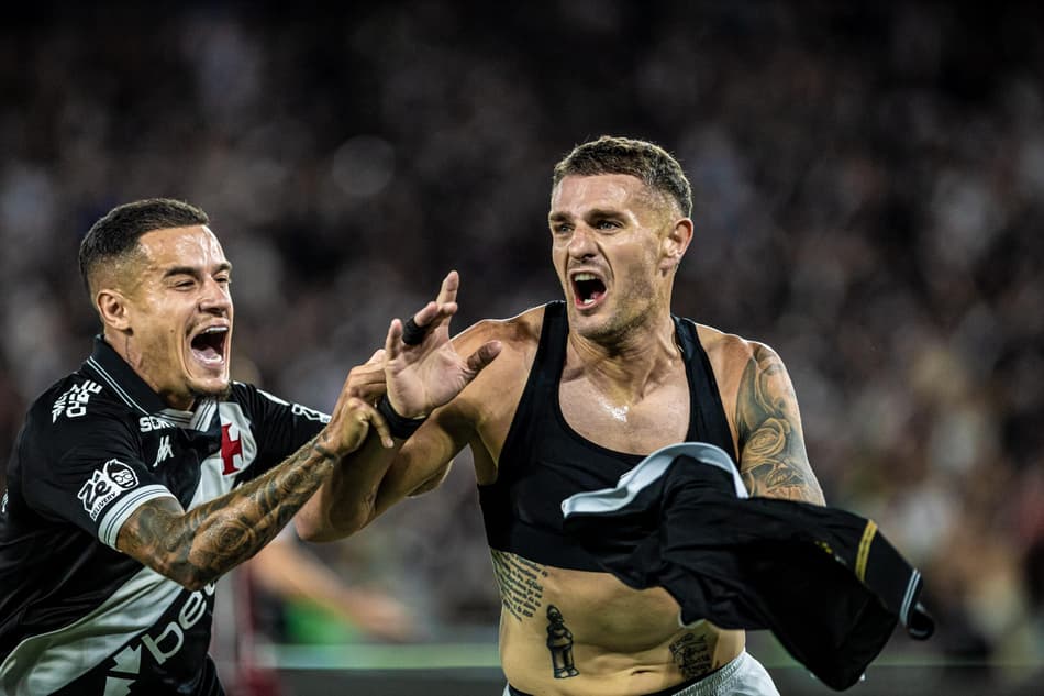 Vegetti, do Vasco, comemora seu contra o Fluminense pela Copa do Brasil