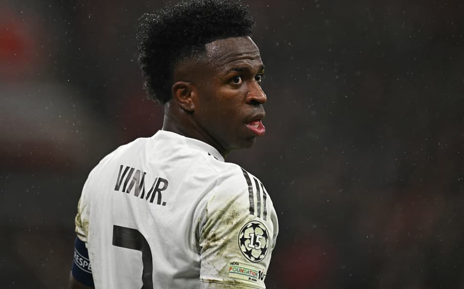 Vini Jr em ação na derrota do Real Madrid para o Liverpool na Champions League (Foto: Paul ELLIS / AFP)