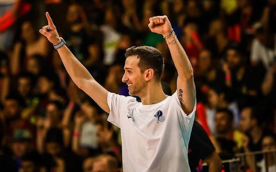Técnico Santarelli, da seleção da Turquia e Conegliano (Foto: Volleyball World)