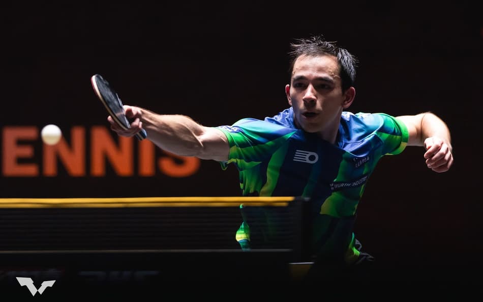 Hugo Calderano na vitória sobre o anfitrião Zhou Qihao no China Smash (Divulgação/WTT)