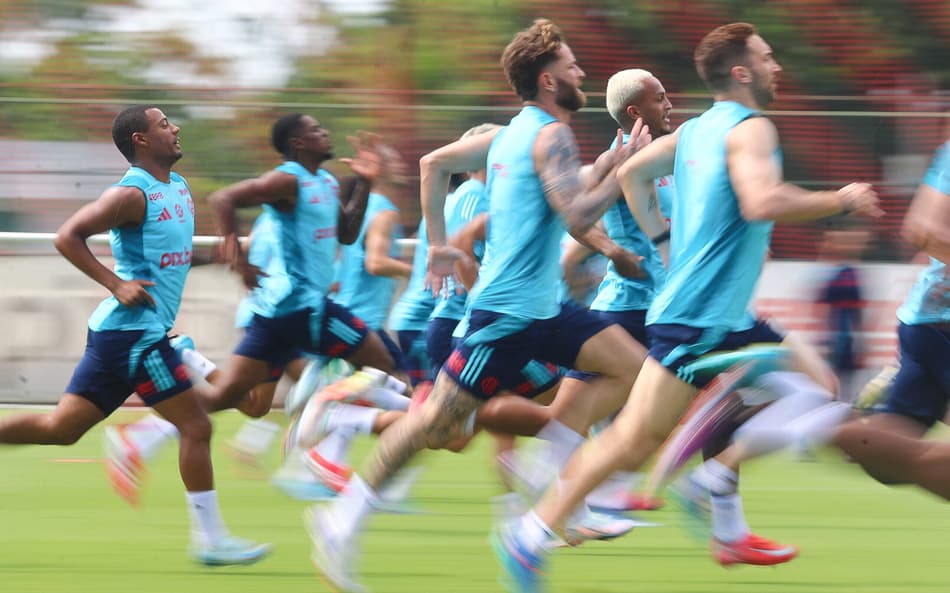 Elenco do Flamengo treino no Ninho do Urubu