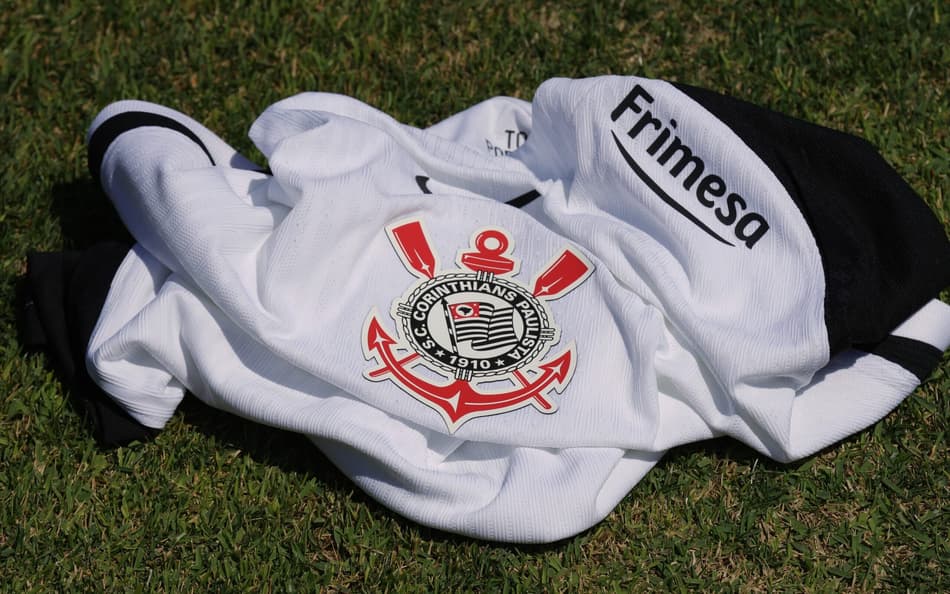 Corinthians anunciou a renovação (Foto: Divulgação)